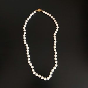 Pearl Necklace with Gold Clasp